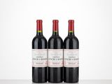 trois bouteilles de vin rouge posées sur une table