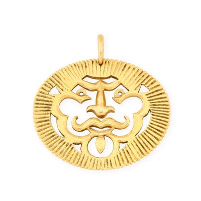 MAUBOUSSIN Paris, Années 1970 Pendentif ovale ajouré « Visag…