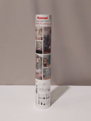 une photo montrant une pile de magazines posée sur une table