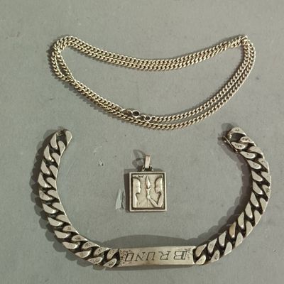 Lot de bijoux en argent, comprenant : - une gourmette en arg…