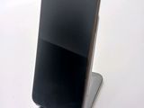 a cell phone that is sitting on top of a stand