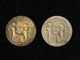 deux pièces d'or portant l'image d'un homme et d'une femme