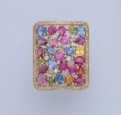 une image représentant une bague en or sertie de pierres multicolores et de diamants