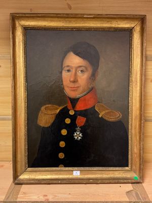 portrait d'un homme en uniforme militaire dans un cadre doré
