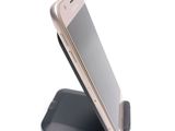 a cell phone that is sitting on top of a stand