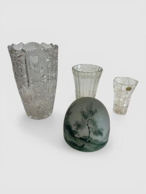 LOT de 3 vases en verre et cristal moulé - Photo 1