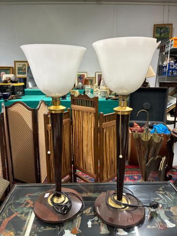 Paire de lampes de bureau de type Mazda en bois et métal doré bro