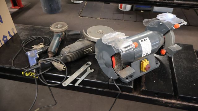 Lot découpe, perçage, meulage : touret meule et brosse (diam 200)...