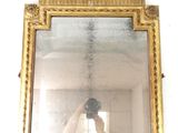 une personne se prenant en photo dans un miroir