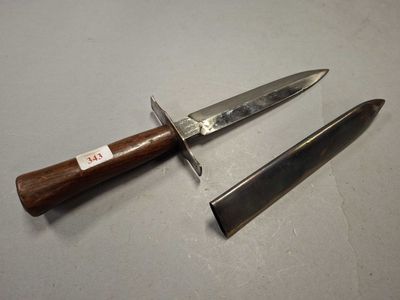 POIGNARD de TRANCHEE dit le Vengeur, poignée bois, 1er type,…
