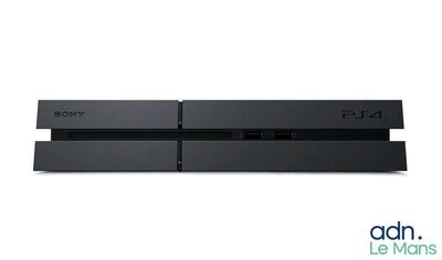 La console PlayStation 4 de Sony est représentée avec son capot ouvert.