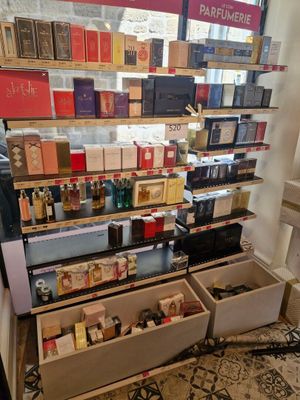 many different types of perfumes on display in a store