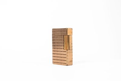 l'image d'un briquet posé sur une table