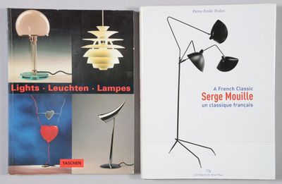 deux livres sur les lampes et des lampes exposées sur une table