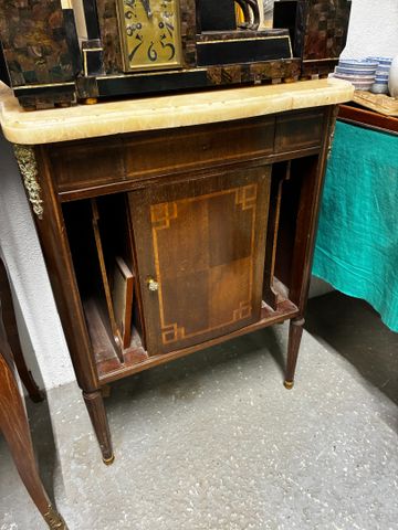 Meuble à musique de style Louis XVI en bois de placage et marquet...