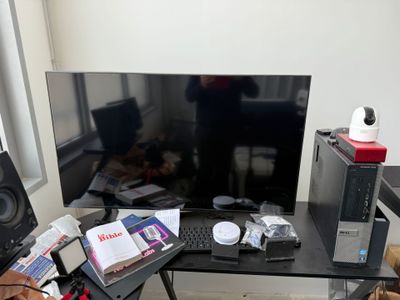 BOX composé de : 1 TV à écran plat SANDY TV43DV71750 - 1 ord…