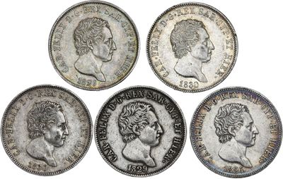 quatre pièces d'argent de tailles et de formes différentes