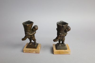 paire de figurines en bronze représentant un homme et une femme