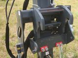 a machine that is sitting in the grass on the ground