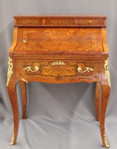 Petit bureau cylindre de style Louis XV en acajou et placage d'ac...