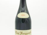 une bouteille de vin posée sur une table
