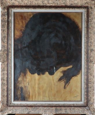 une image représentant un tableau d'un chien noir dans un cadre doré