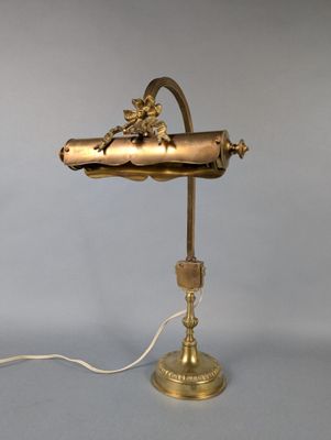 an image of a lamp that is on top of a table