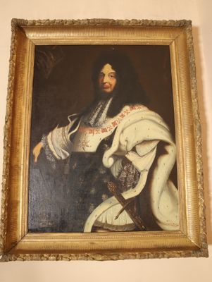 portrait d'un homme vêtu d'une robe blanche et d'un châle blanc