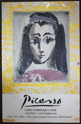une image représentant un tableau d'une femme, dans un cadre jaune et blanc