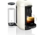 une machine à café blanche avec une tasse de café à côté