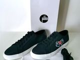 baskets en cuir noir pour homme, avec semelles blanches et boîte blanche