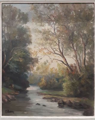 une peinture à l'huile représentant une rivière avec des arbres et des rochers au premier plan