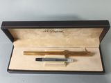 an image of a pen and a pencil in a box on a table
