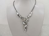 gros plan d'un collier sur un mannequin mannequin mannequin mannequin mannequin mannequin mannequin mannequin mannequin