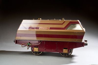 un wagon rouge et doré sur un fond blanc