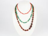 gros plan d'un collier sur un mannequin mannequin