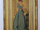 une vieille photo d'une femme en robe bleue et chapeau