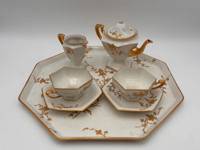 B & Cie, LIMOGES : Service tête à tête en porcelaine crème à déco...