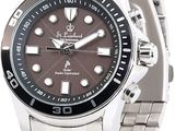 une image d'un gros plan d'une montre-bracelet sur un fond blanc