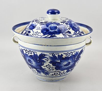 bol en porcelaine bleue et blanche avec couvercle et anses