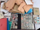 a table that has many different types of mail on it
