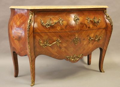 Commode galbée trois faces en placage de bois de rose et mar… - Photo 1