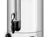 gros plan d'une cafetière sur fond blanc