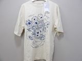 a t - shirt with a drawing of a vase of flowers on it
