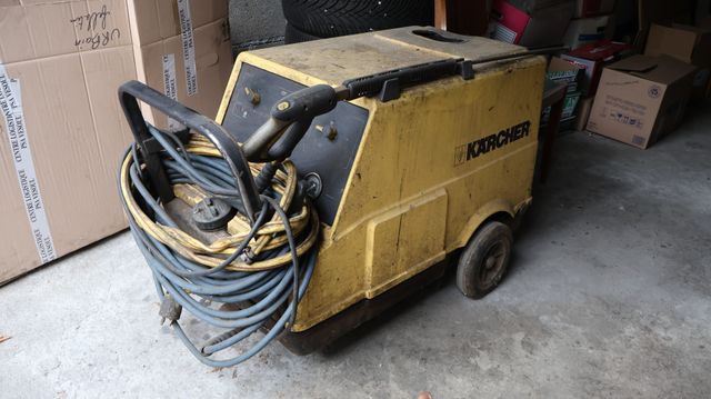 Nettoyeur HP eau chaude fuel KARCHER, à réviser