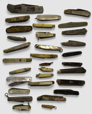 many different types of pocket knives on the table