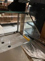 Une vitrine réfrigérée service arrière en inox et verre 4m E… (photo 4)