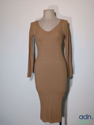 une photo d'une robe beige sur un mannequin, un mannequin, un mannequin, un mannequin, un mannequin, un mannequin, un mannequin, un mannequin