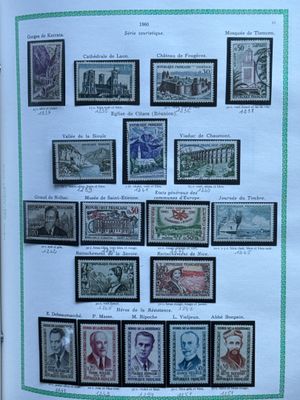 Timbres français de 1960 à 1986, soit 110 feuilles