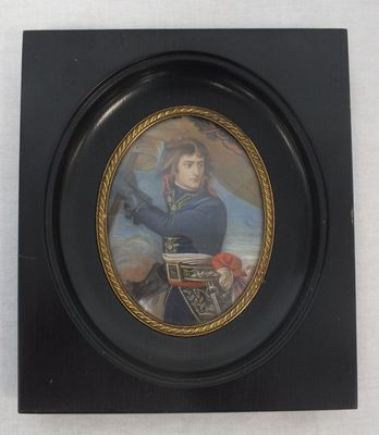 portrait d'un homme en uniforme militaire tenant un oiseau